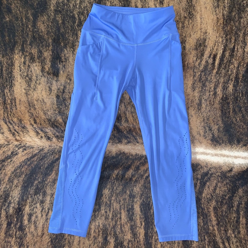 All in motion size X-Small periwinkle cropped leggings with laser cut dot design - Picture 1 of 12
